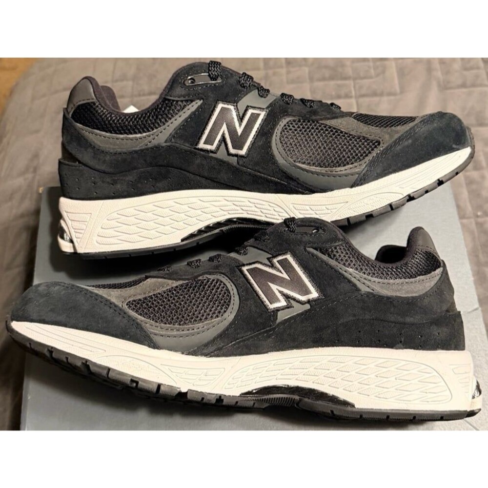 NEW BALANCE 2002RBK “BLACK GUNMETAL”